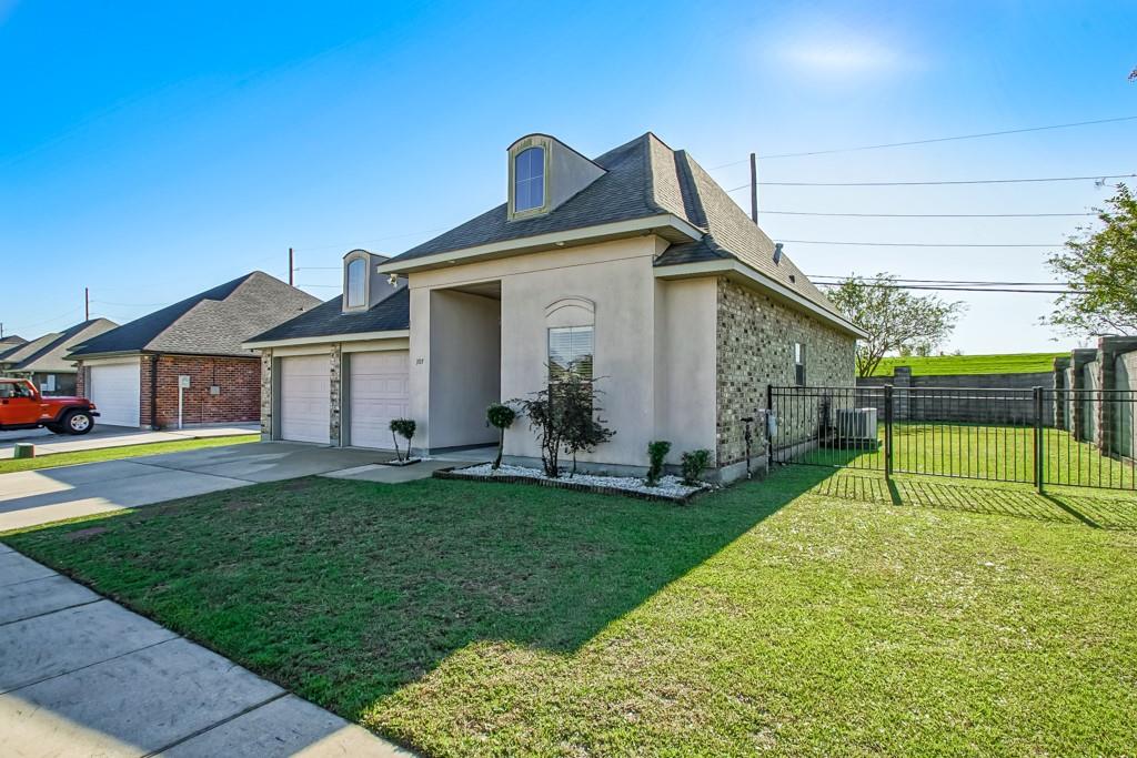 307 S Pin Oak Drive, Saint Rose, Louisiana image 2