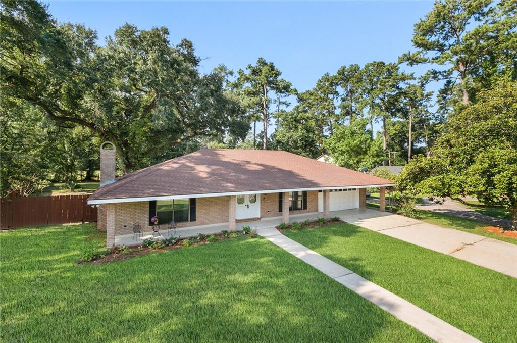 114 Golfview Lane, Covington, Louisiana image 1