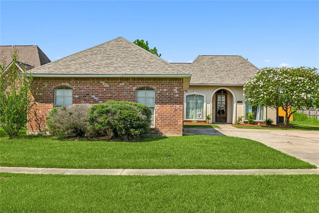 12423 Fawn Wood Drive, Walker, Louisiana image 1