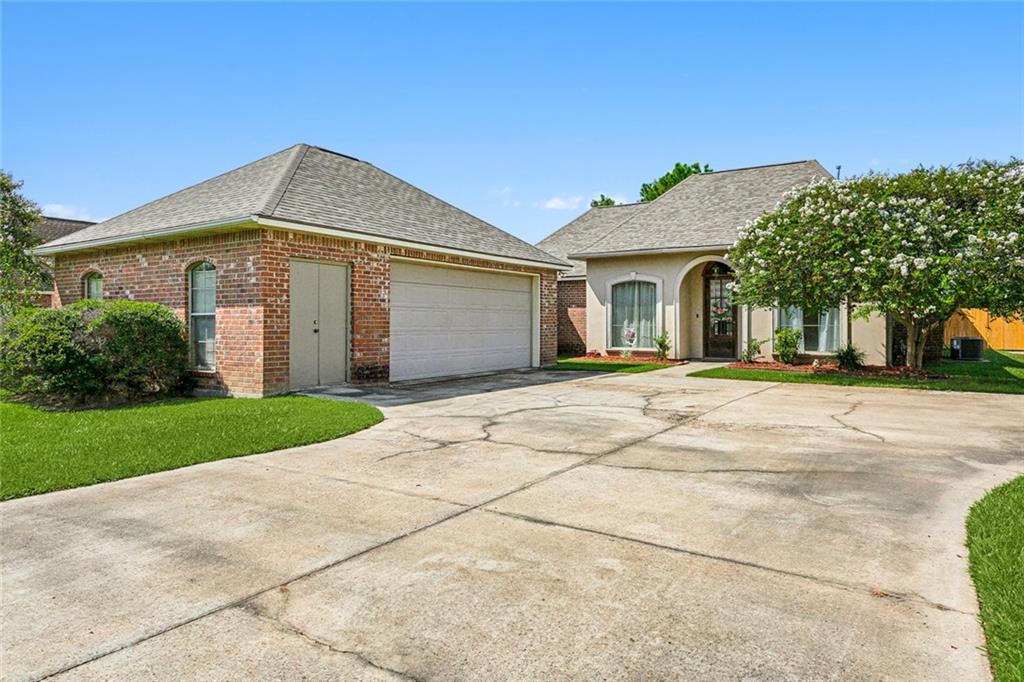 12423 Fawn Wood Drive, Walker, Louisiana image 2