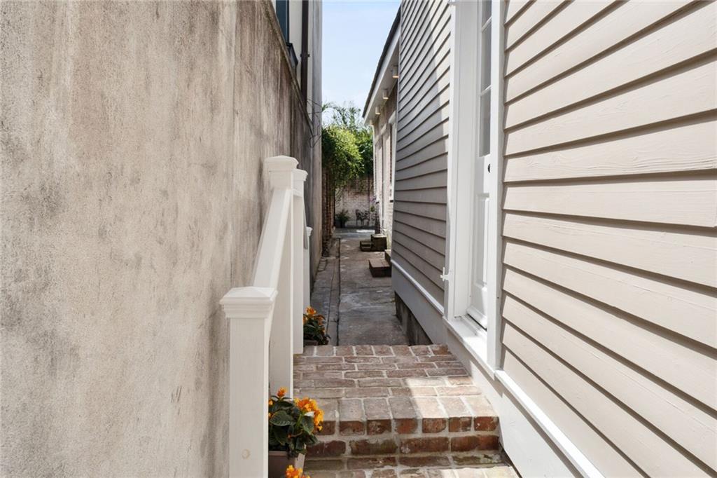 520 Burgundy Street, New Orleans, Louisiana image 39