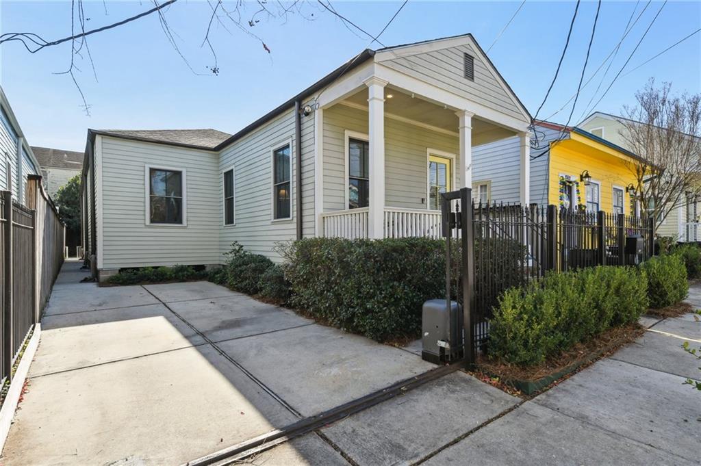 2308 Annunciation Street, New Orleans, Louisiana image 1