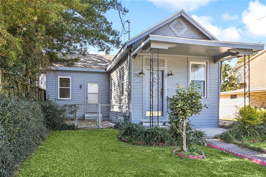 Don't miss the opportunity to renovate this 2 bedroom, 1 bath home in sought after neighborhood or tear down and build new!  Convenient location between Metairie Road and Canal Street (Metairie)!  6000 square foot lot (50 x 120).  X flood zone.  Lots of new construction in the area!