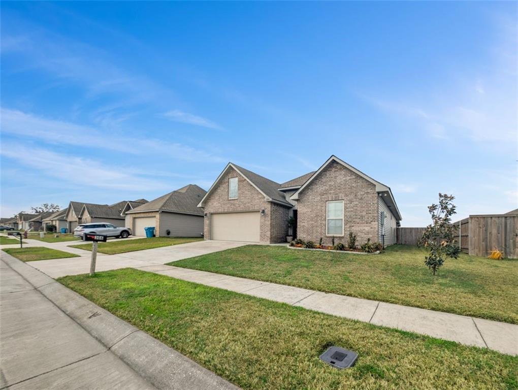 306 Ashton Oaks Lane, Luling, Louisiana image 2