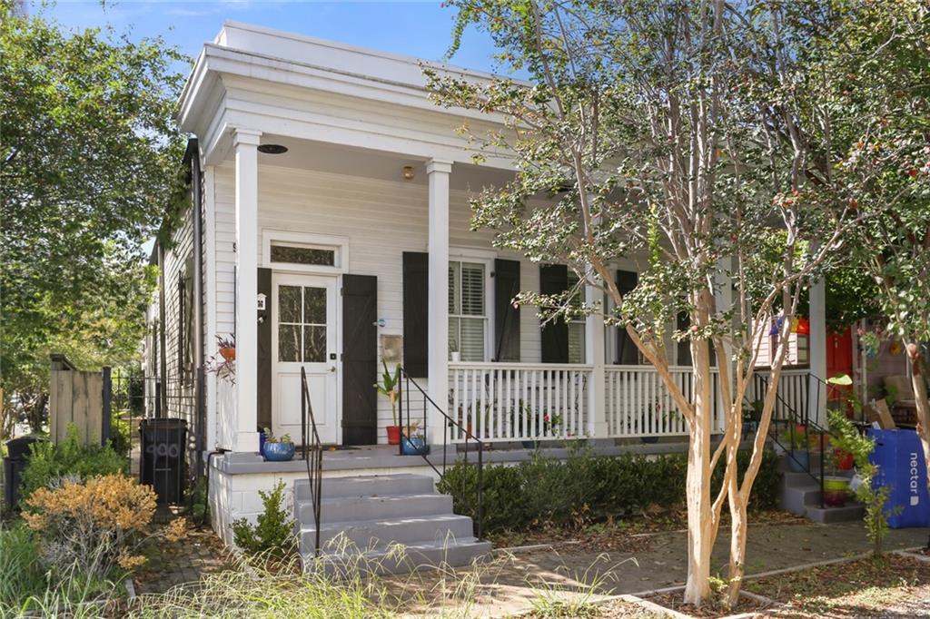 900 Delachaise Street