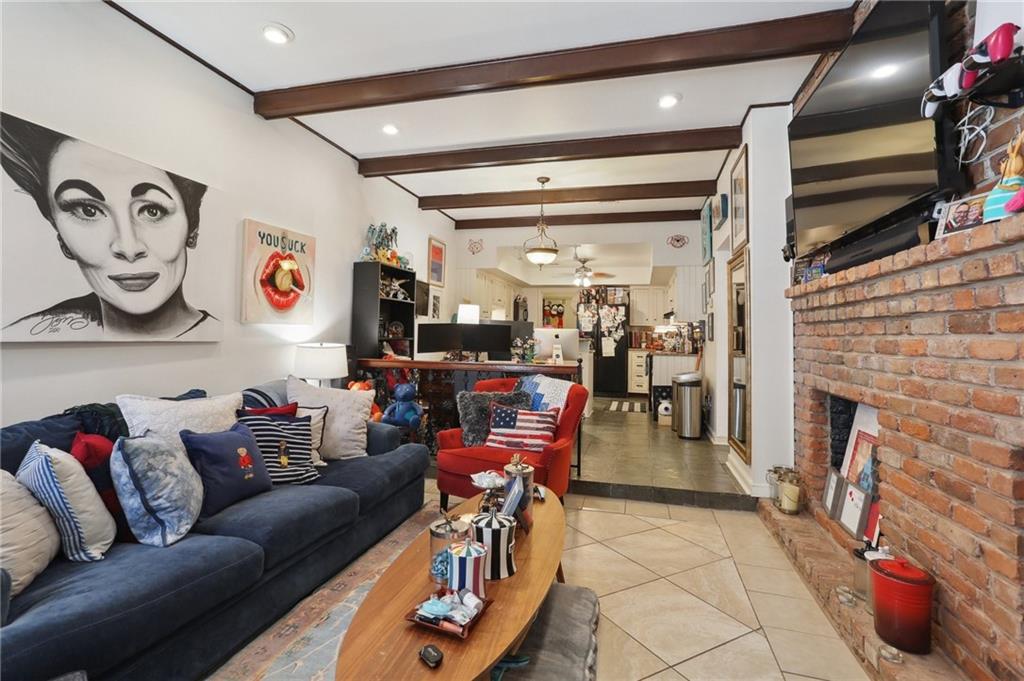 523 Burgundy Street, New Orleans, Louisiana image 2