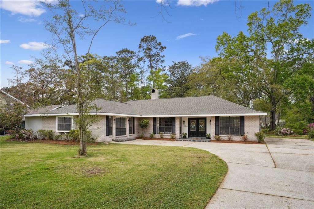 729 Bocage Lane, Mandeville, Louisiana image 1
