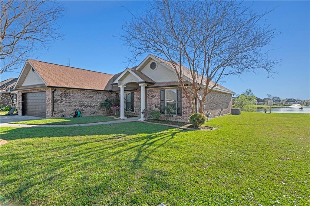313 Oak Point Drive, La Place, Louisiana image 2
