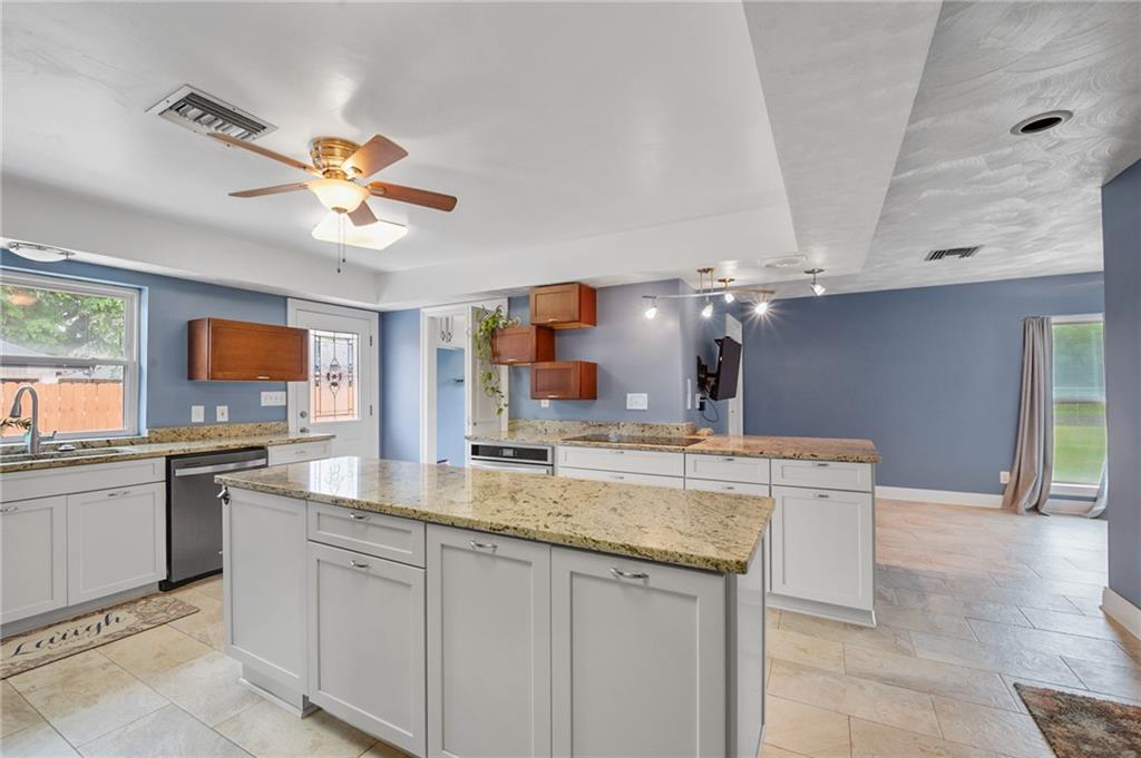 212 Somerset Street, La Place, Louisiana image 8