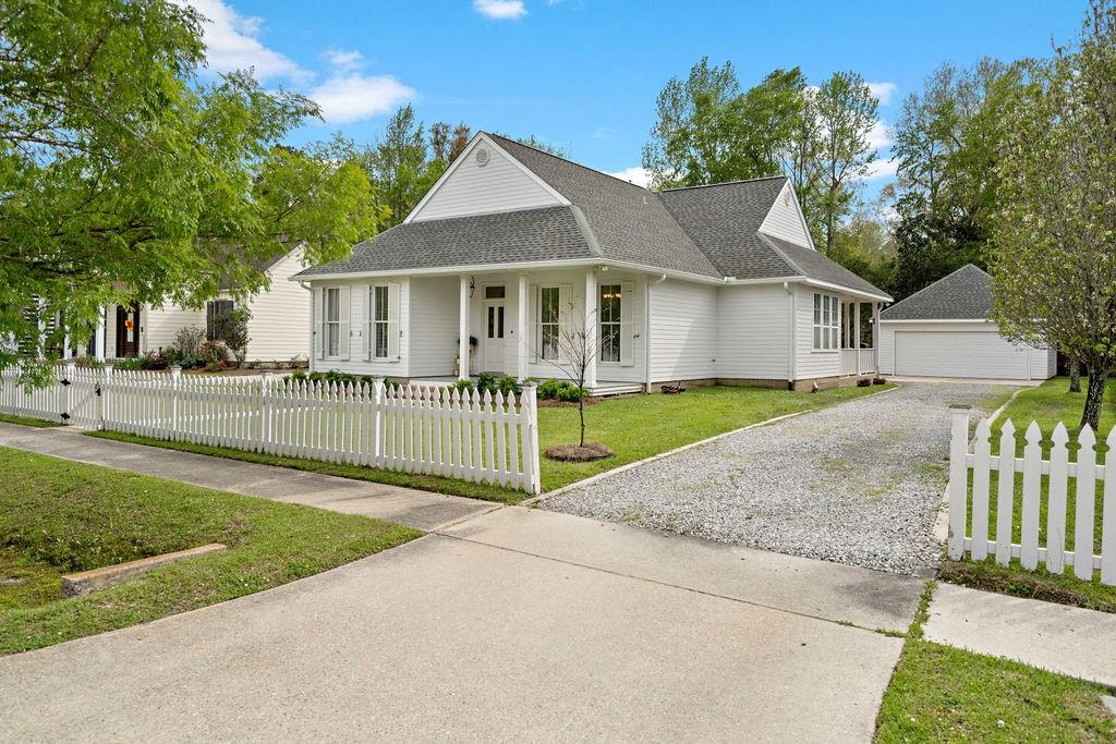 1437 Natchez Loop, Covington, Louisiana image 2