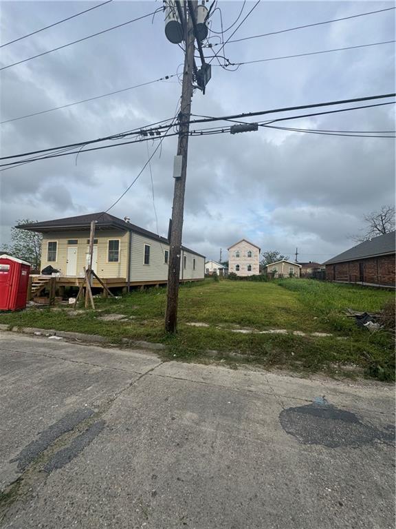2415 Louisa Street, New Orleans, Louisiana image 1