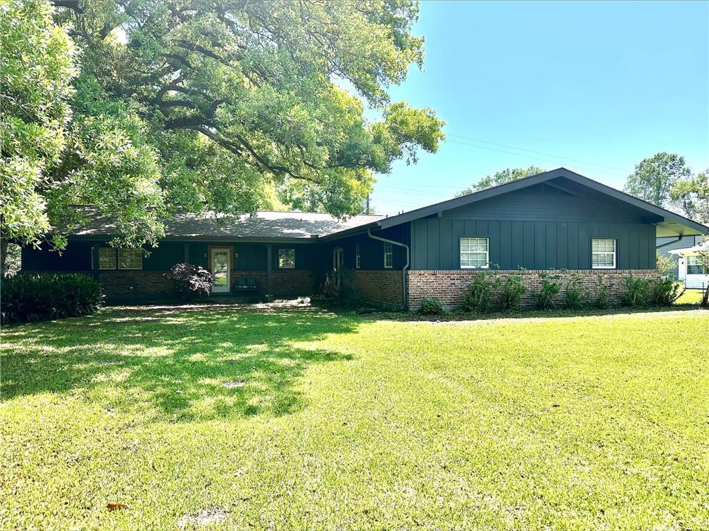 This charming rustic/farmhouse style home is excellent for entertainers and those craving ample space! Nestled on 0.9 acres in a secluded neighborhood within a top-rated school district, the property boasts stunning natural beauty with abundant flora and fauna. Enjoy serene surroundings and plenty of room for boats, campers, or a dog-friendly yard.
The motivated seller has significantly reduced the price for a swift sale and is open to all offers! Potential buyer benefits include seller contributions toward rate buydown or concessions. Plus, enjoy a free appraisal when using the preferred lender.
TONS OF UPDATES:
Discover your personal oasis in this open-concept home, designed for modern living. Recently upgraded with a new HVAC system, roof, gutters, fascia, open-cell spray foam insulation, whole-house water filtration, and tankless water heater—see disclosures for the complete list—this home boasts low utility costs. Enjoy a versatile man cave/game room/den with a wet bar, a spacious laundry/utility room, a double car garage with workshop, two cozy wood-burning fireplaces, and a screened-in porch. Motion sensor security lights and a back patio gazebo with a ceiling fan add to the charm. This unique, move-in-ready home is truly one-of-a-kind! 
Termite contract – FLOOD ZONE X.  
(owner/agent)