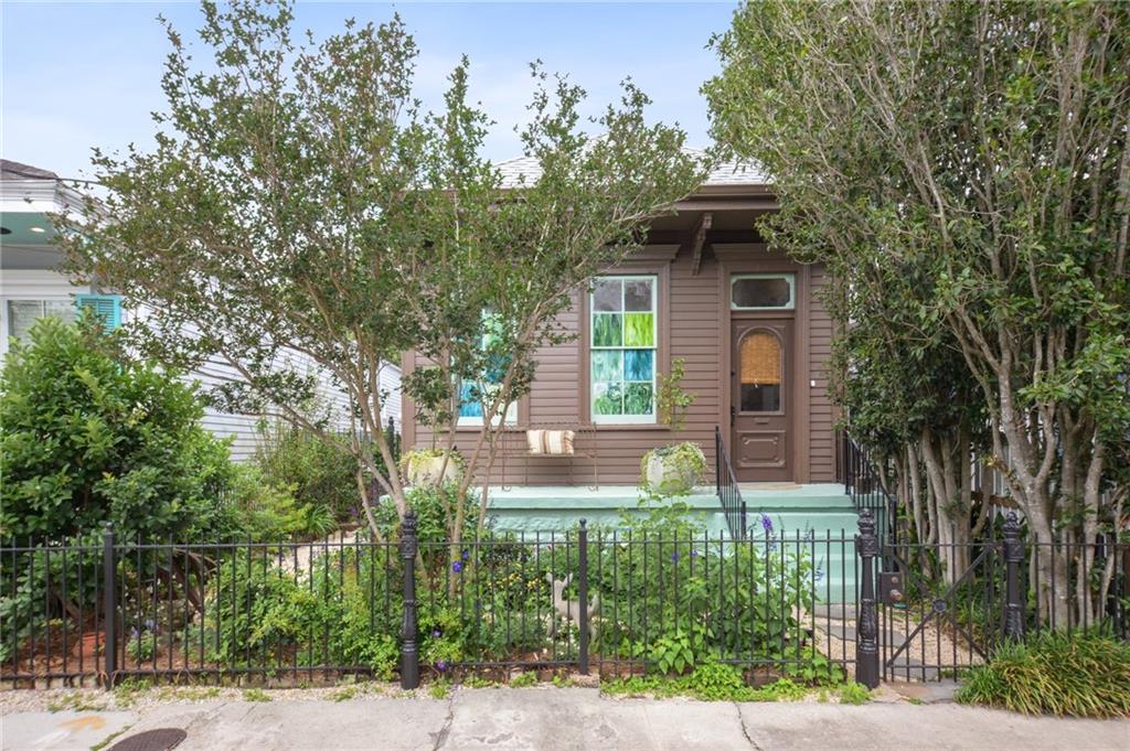 722 Constantinople Street, New Orleans, Louisiana image 1