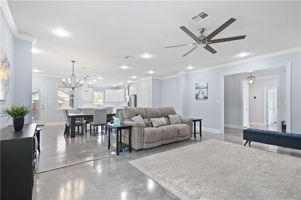 302 E Shannon Lane, Harahan, Louisiana image 3