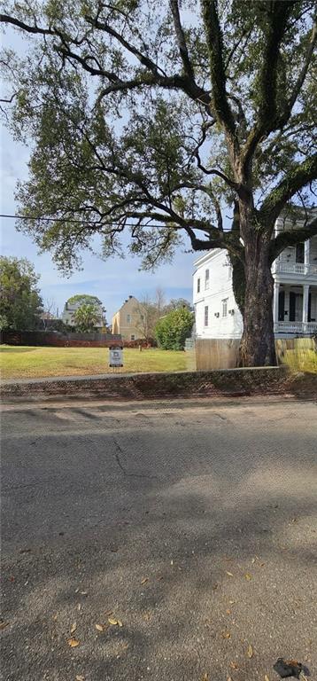 2215 Carondelet Street, New Orleans, Louisiana image 2