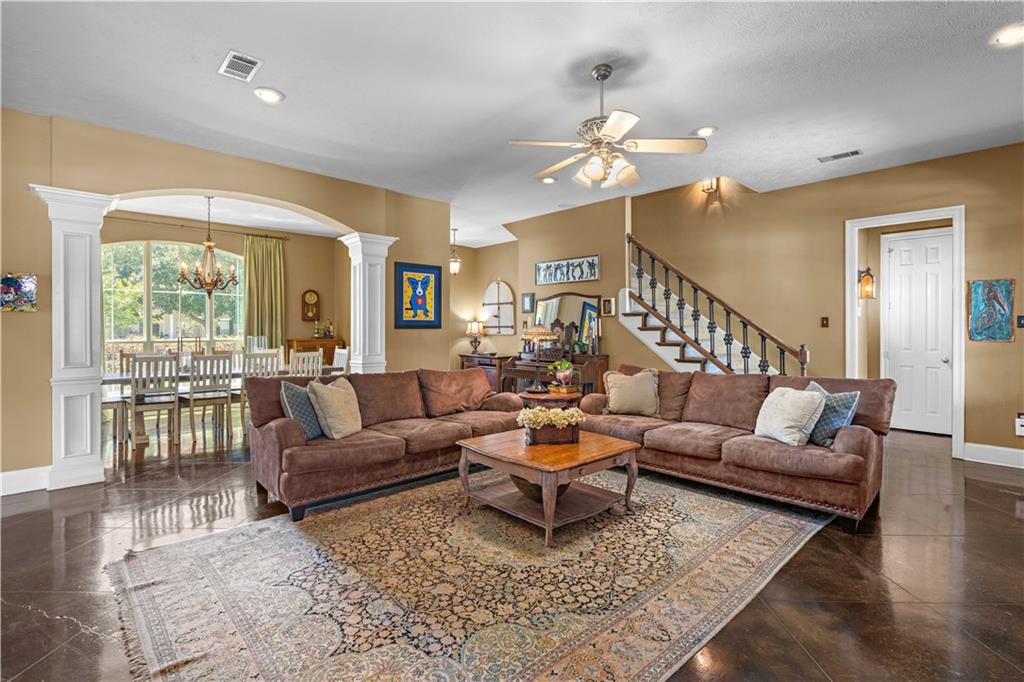 364 Winchester Circle, Mandeville, Louisiana image 2