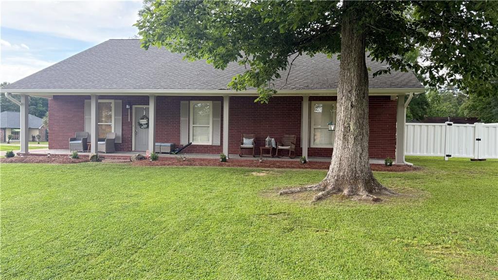 16446 Pernecia Avenue, Greenwell Springs, Louisiana image 1