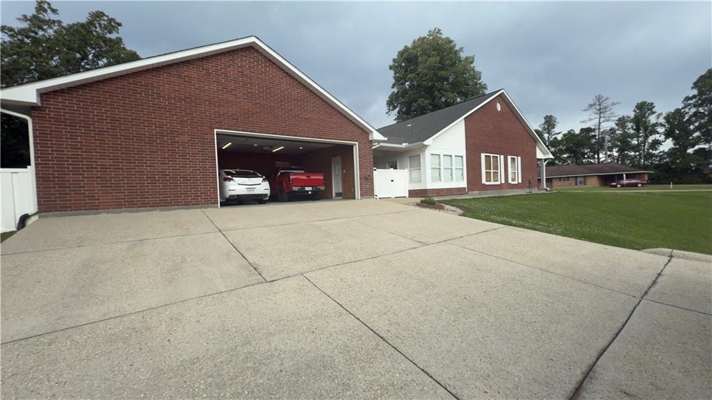16446 Pernecia Avenue, Greenwell Springs, Louisiana image 3