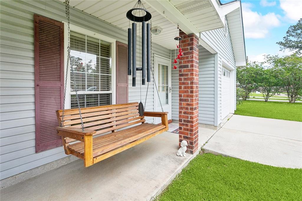 816 Eden Oaks Drive, Ponchatoula, Louisiana image 2
