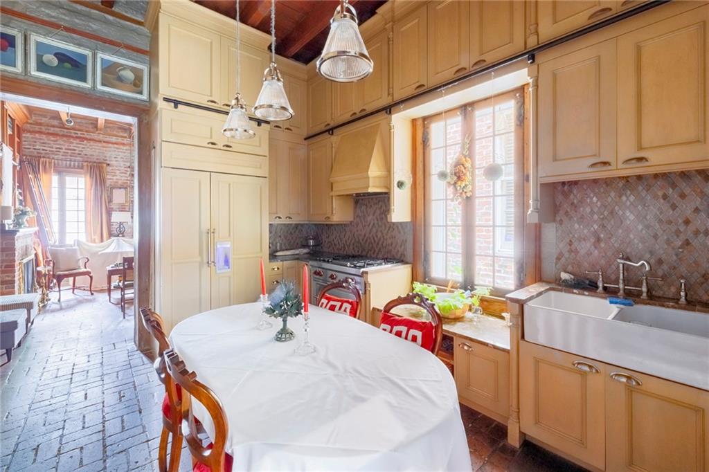 1031 Chartres Street, New Orleans, Louisiana image 3
