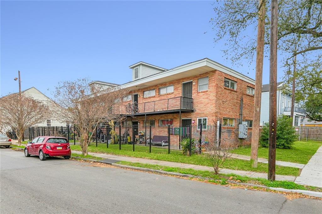 listing main picture