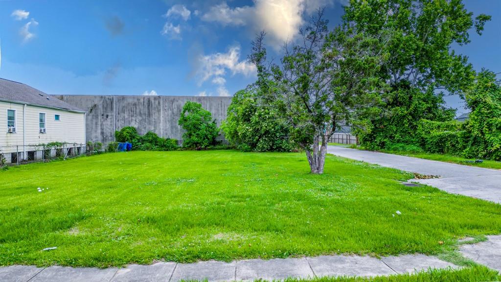 305 Leboeuf Street, New Orleans, Louisiana image 2