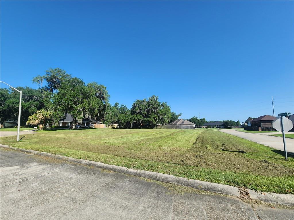 140 Regina Court, Belle Chasse, Louisiana image 3