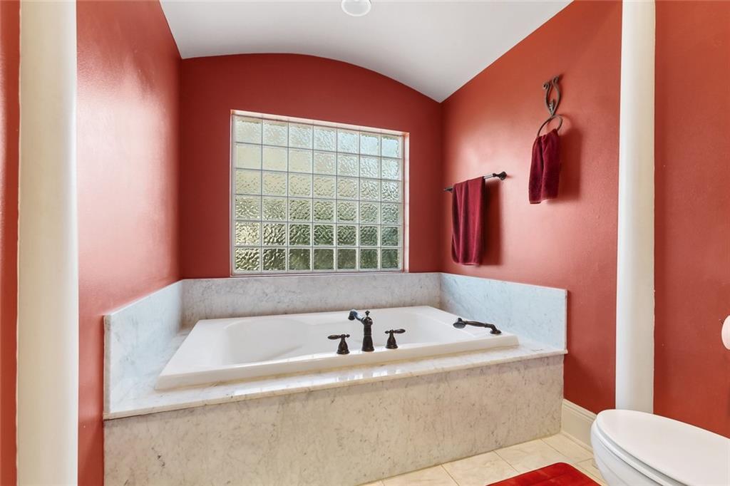 3633 Lake Michel Court, Gretna, Louisiana image 9