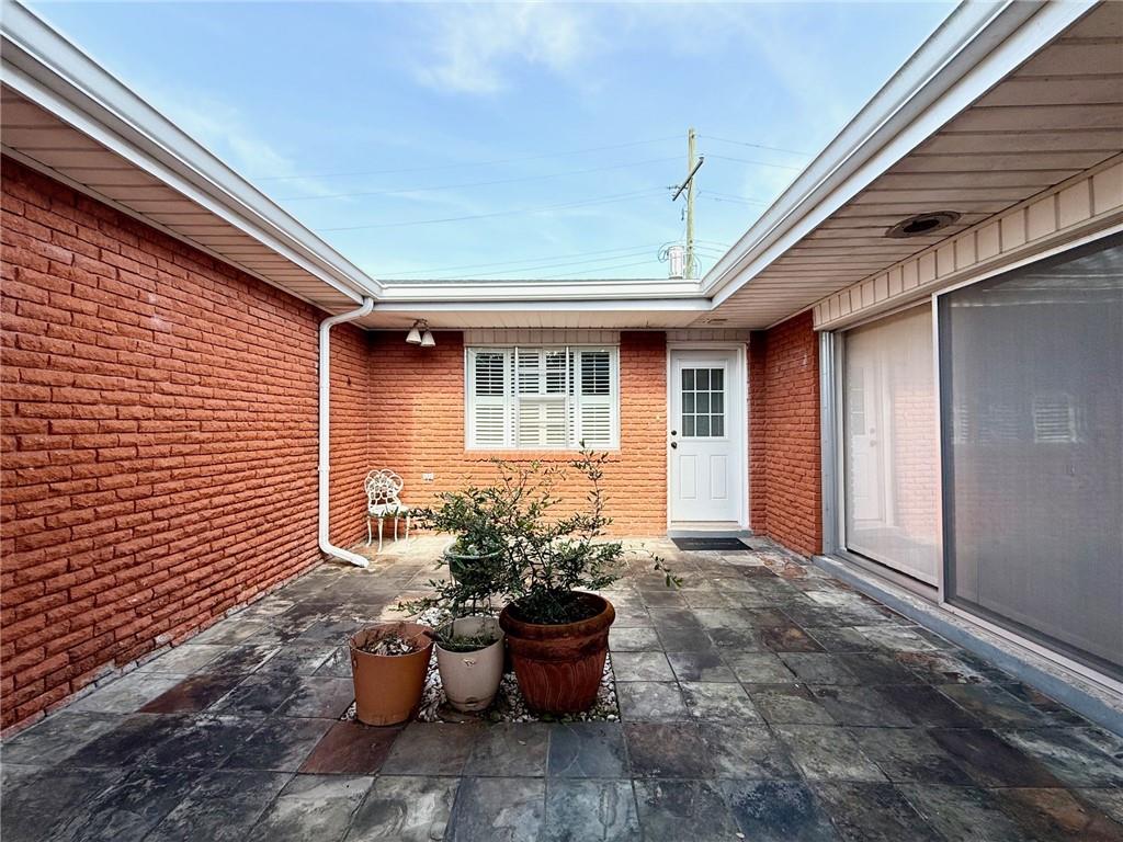 1912 Holiday Drive, New Orleans, Louisiana image 3