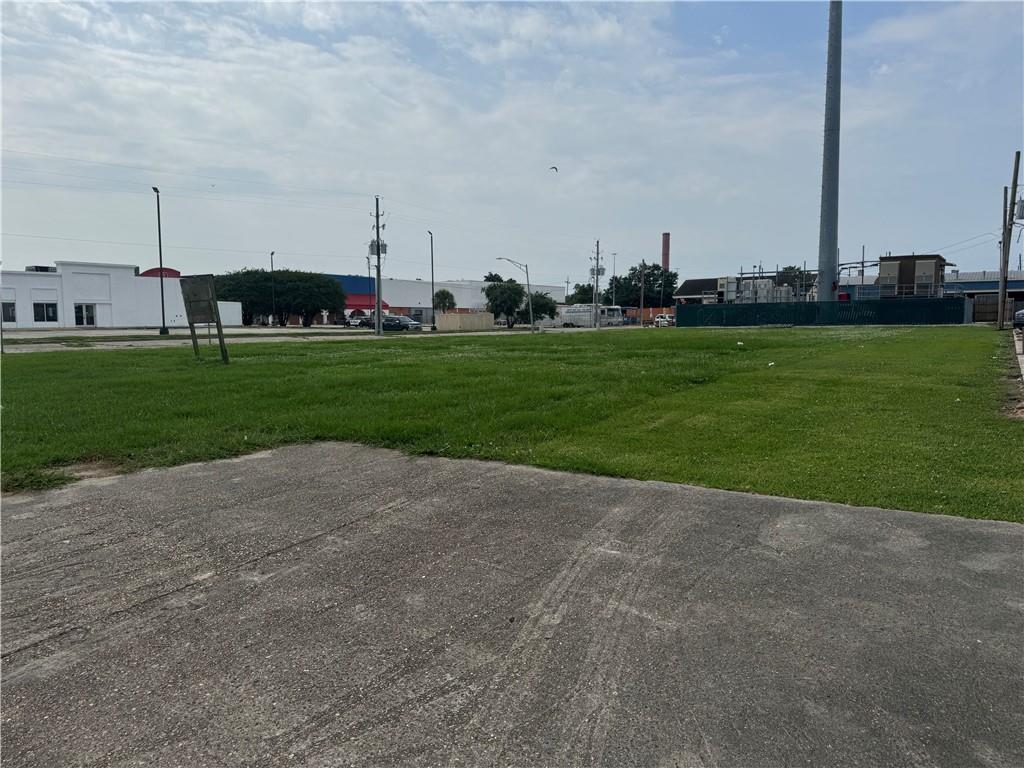 8356 W Judge Perez Drive, Chalmette, Louisiana image 2