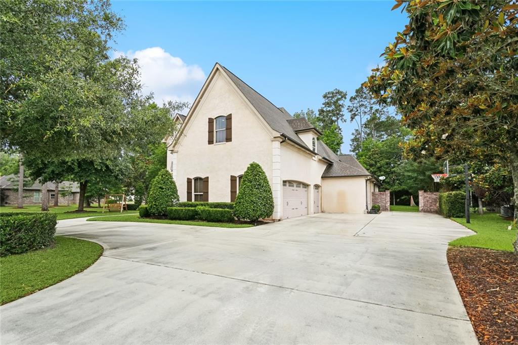 205 Natchez Trace, Covington, Louisiana image 2