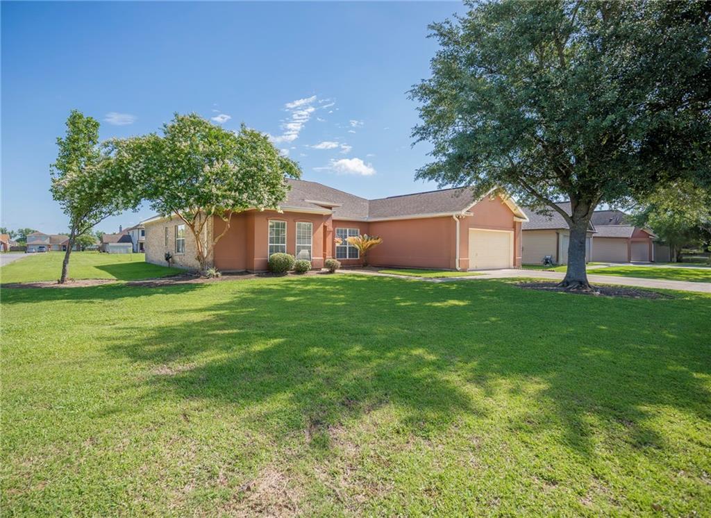 39070 Pirogue Avenue, Gonzales, Louisiana image 2