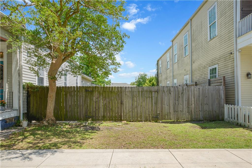 2105 Josephine Street, New Orleans, Louisiana image 1
