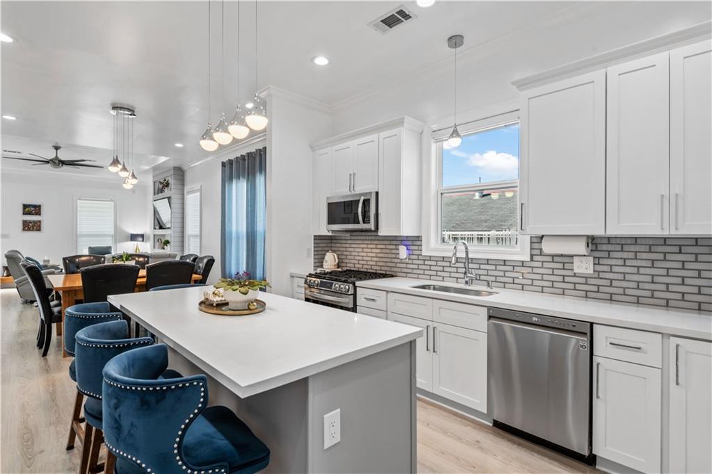 2828 Mistletoe Street, New Orleans, Louisiana image 8