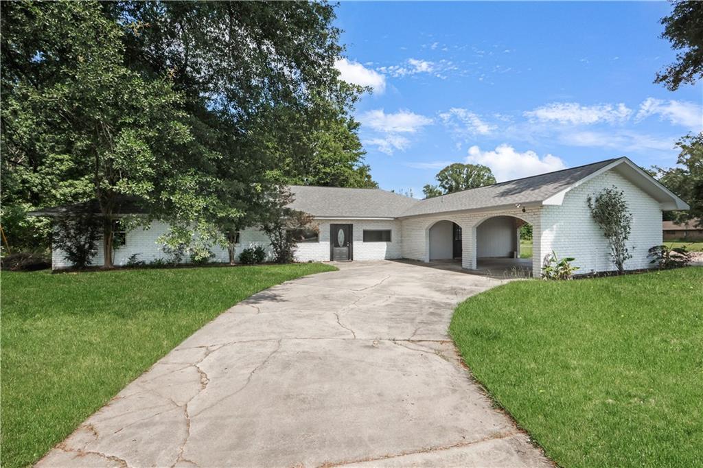 30425 Eden Church Road, Denham Springs, Louisiana image 1