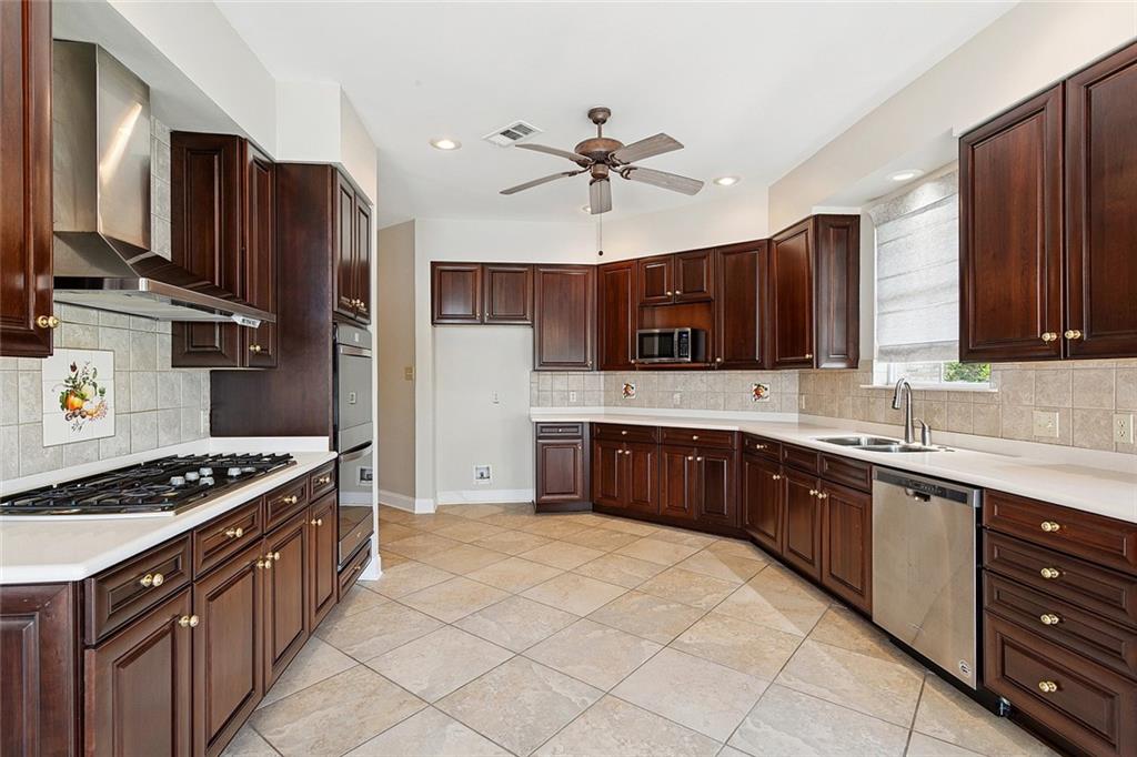 8 La Quinta Drive, Slidell, Louisiana image 6