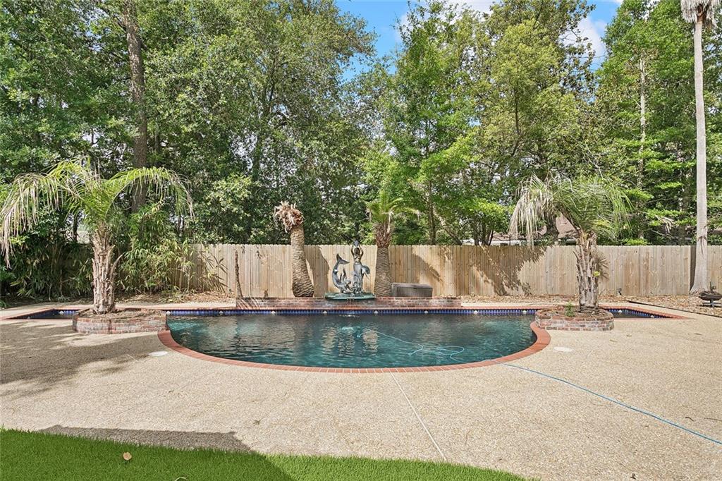 660 Beau Chene Drive, Mandeville, Louisiana image 29