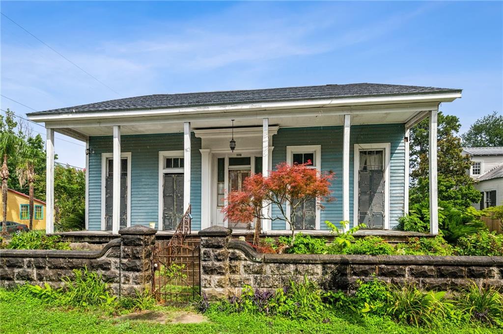 Historic, center hall home in Uptown/Carrollton neighborhood built in 1843. Three separate lots on the corner of Dante & Burthe totaling over 10,000 sqft of land. Over 3,100 sqft of living space. 5-6 bedrooms and 2-3 full baths. Zoned HU-RD2, which allows for two-family dwellings. Filled with a rich history and magnificent architectural details, this property affords a spacious home, room for a garage, a yard, a pool, and a guest home. The rich wood floors and high ceilings are timeless. Eligible for both Federal and State Historic Tax Credits, which could recoup up to 45% of qualified rehabilitation costs, including siding, mechanical, electrical, roof, and more. This is the type of home that you do not flip. Rather, you renovate and move into it yourself because you will not find another like it anywhere