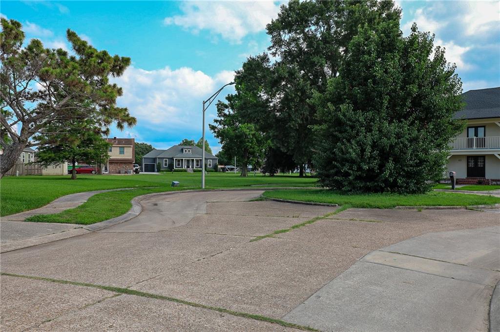 62 W Queens Court, Chalmette, Louisiana image 2