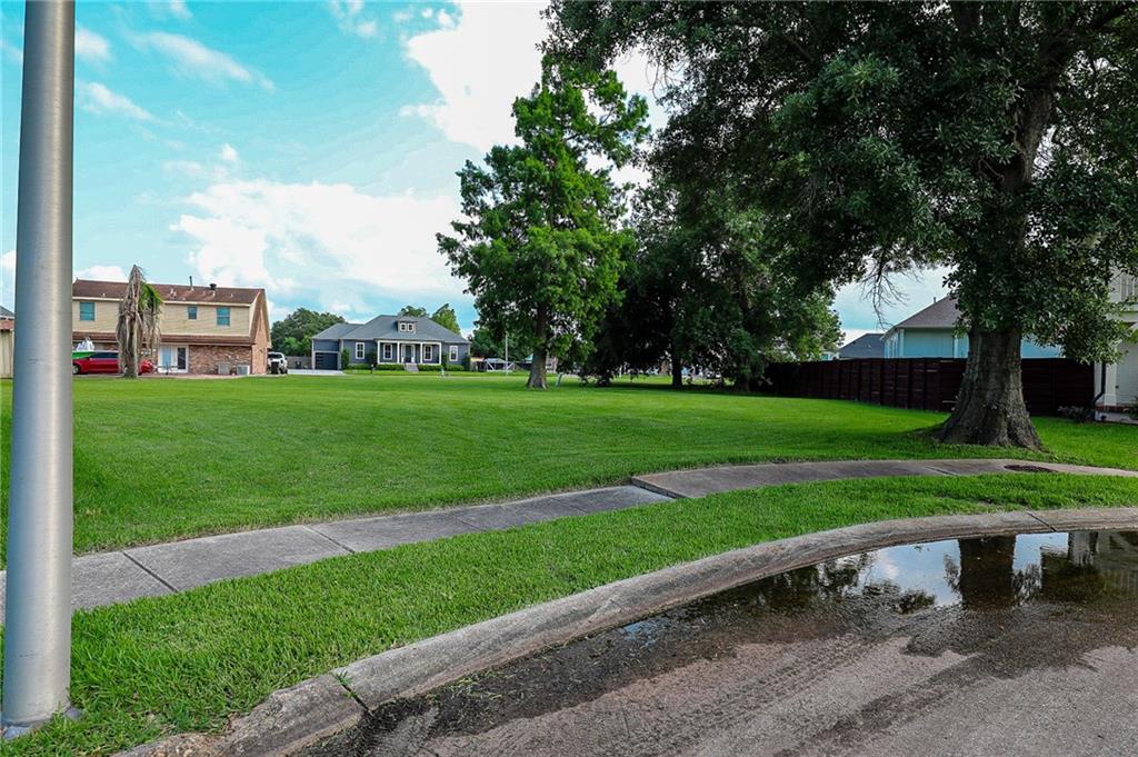 62 W Queens Court, Chalmette, Louisiana image 8