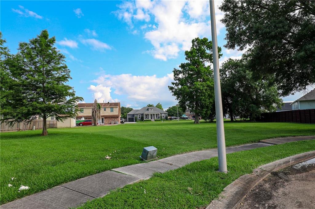 62 W Queens Court, Chalmette, Louisiana image 9