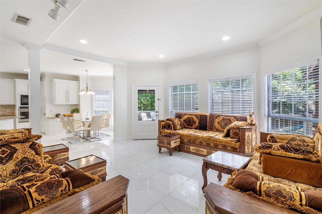 647 Highland Oaks Drive, Baton Rouge, Louisiana image 3