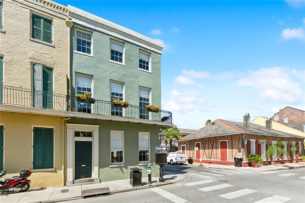 841 Burgundy Street, New Orleans, Louisiana image 2