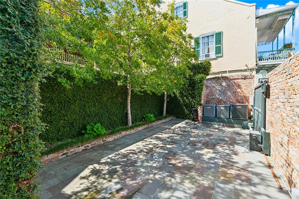 841 Burgundy Street, New Orleans, Louisiana image 31