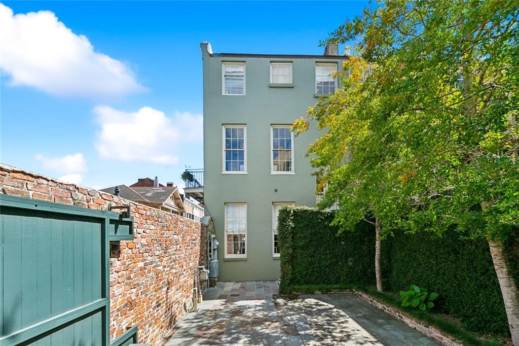 841 Burgundy Street, New Orleans, Louisiana image 32