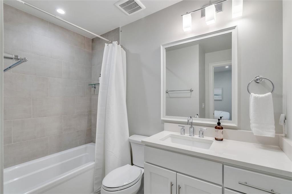 731 St Charles Avenue #304, New Orleans, Louisiana image 15