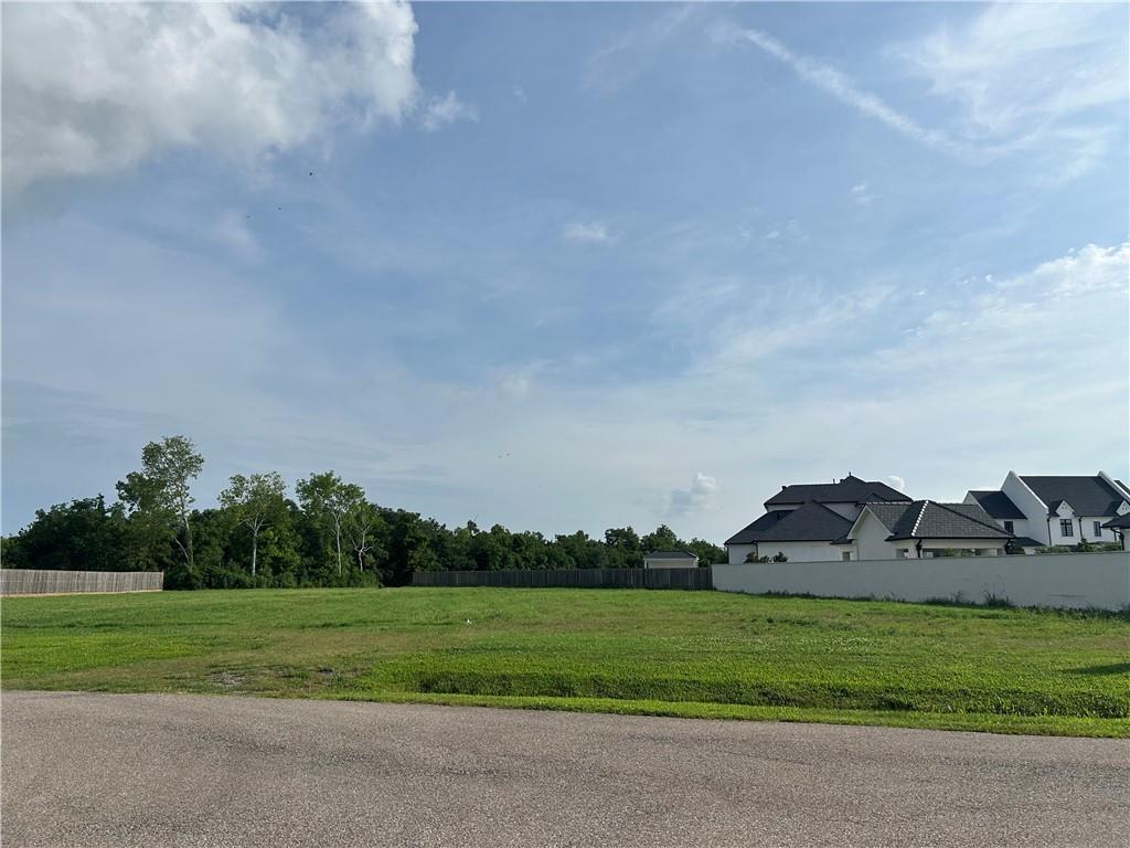 159 Green Trails Drive, Belle Chasse, Louisiana image 2