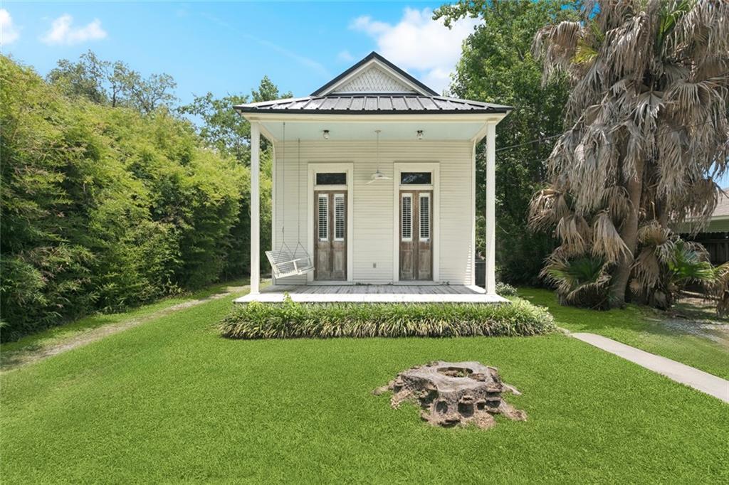 2027 Monroe Street, Mandeville, Louisiana image 1