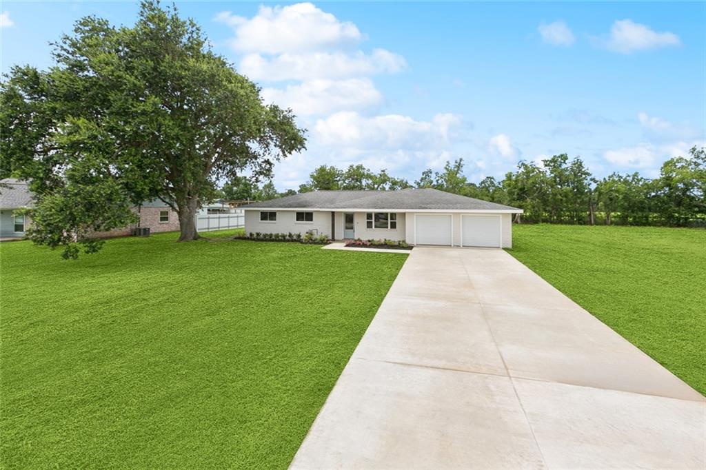 112 Matthew Drive, Des Allemands, Louisiana image 1