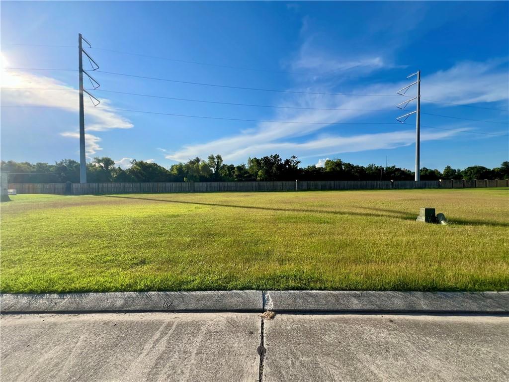 140 Mallard Drive, Westwego, Louisiana image 2